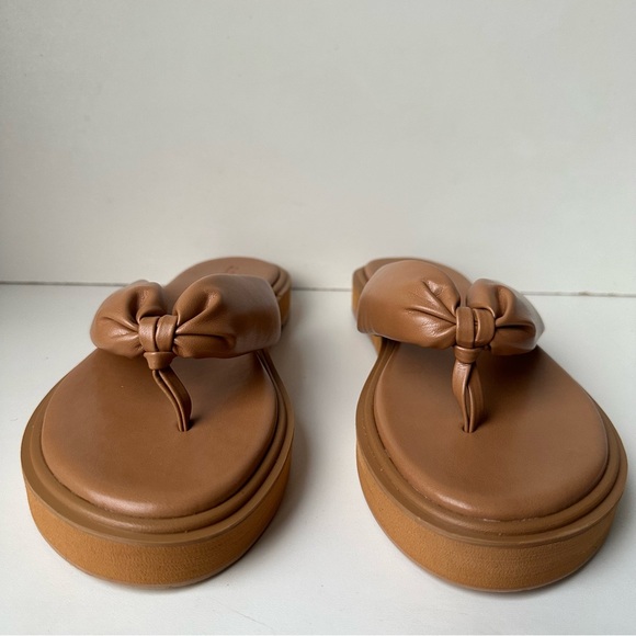 old navy tan Thong Platform Sandals - Picture 2 of 13